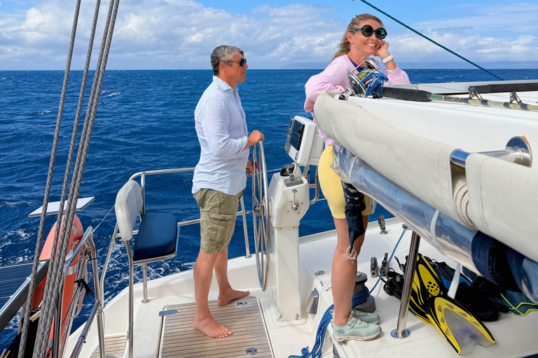Shared Tour Catamaran Sailing: Vila Franca Islet & Beaches