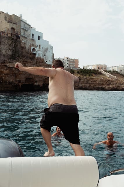 Polignano, PRIVATE Bootsfahrt zu den Höhlen mit Aperitif - Hizvo