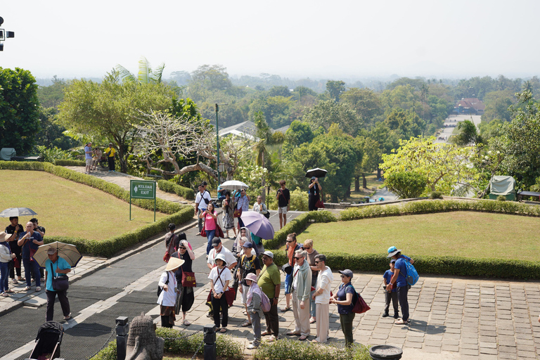 Yogyakarta: Borobudur sunrise,guarantee climb-up& Prambanan Borobudur Sunrise sharing Tour Without Ticket
