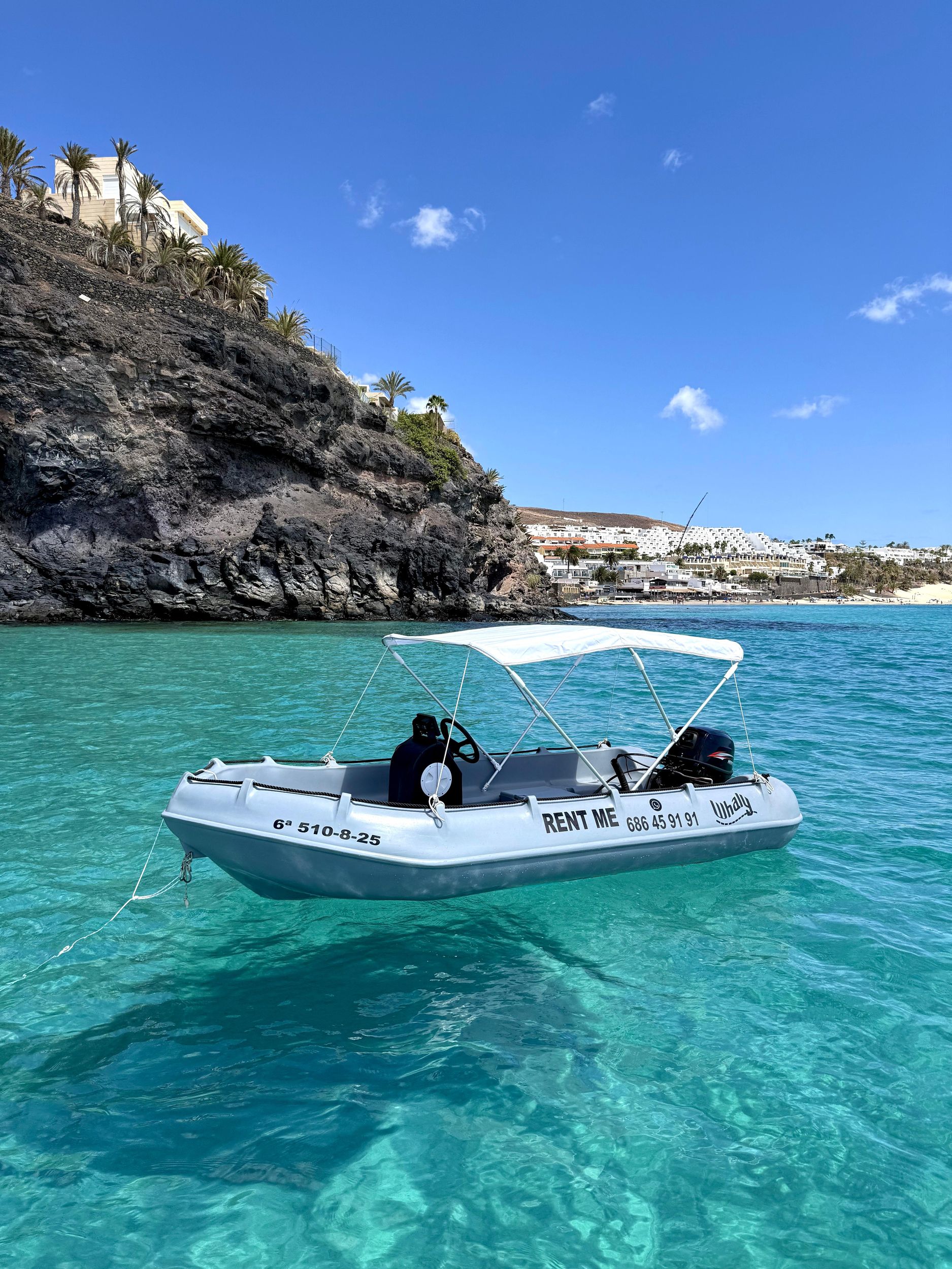 Fuerteventura: Bootsfahrt entlang der Südküste der Insel. Seien Sie der Kapitän.