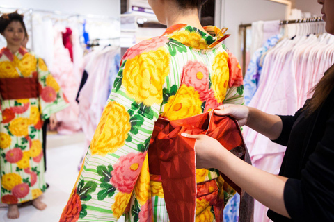Hiroshima: Experience Japanese kimono by renting it