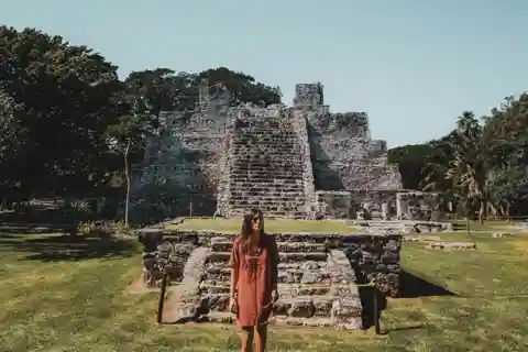 Cancun Guided Sightseeing El Meco Site, Letters and Shopping
