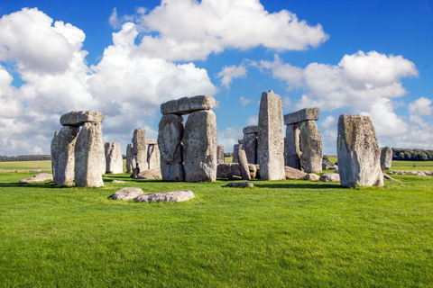 From London: Windsor Castle, Stonehenge, & Oxford Day Trip Tour without entries in English