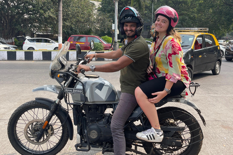 Bombay: Visita guiada en moto por BombayAñadir Visita al Barrio Bajo de Dharavi