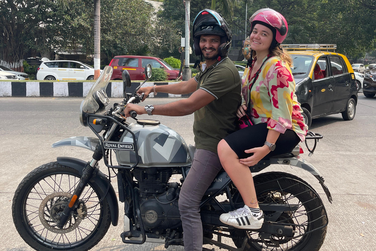 Bombay: Visita guiada en moto por BombayAñadir Visita al Barrio Bajo de Dharavi