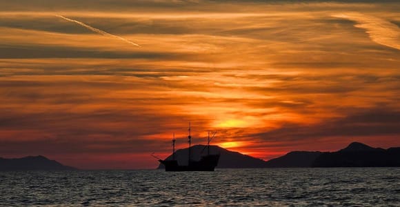 Glassboat sunset tour around Old Town & Caves in Dubrovnik