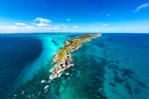 Cancun : Isla Mujeres All-Inclusive Catamaran avec prise en chargeCancun : Catamaran Isla Mujeres All-Inclusive avec prise en charge