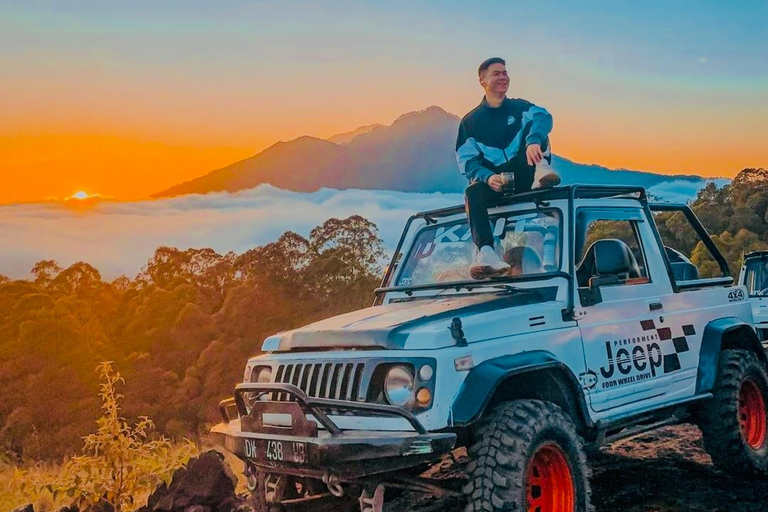 Bali: Alba del monte Batur e tour in jeep della lava nera con colazioneTour in jeep tutto incluso con servizio di prelievo e rientro