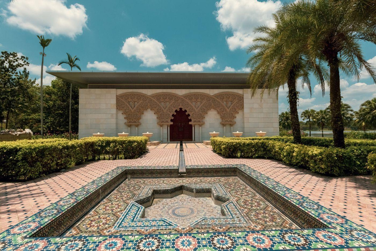 Kuala Lumpur: Putrajaya Lakeside Views & Pink Mosque Ride