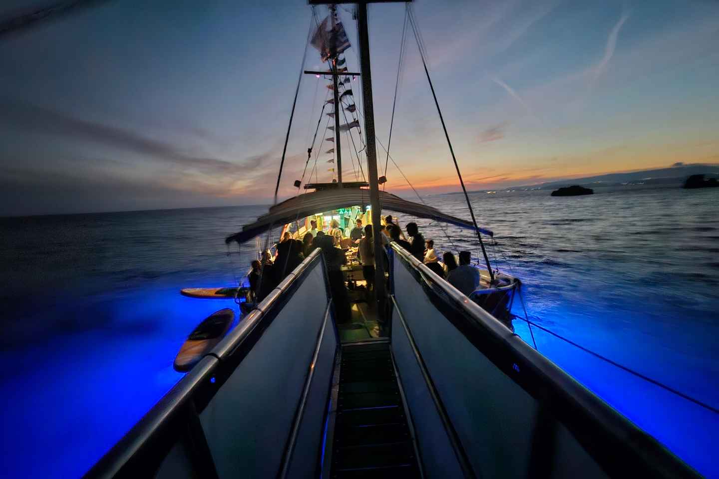 阿尔戈斯托利出发:瓦迪亚尼岛日落巡航及希腊小吃体验