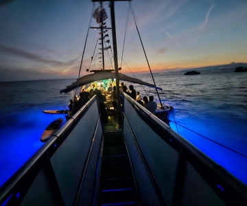From Argostoli: Vardiani Island Sunset Cruise & Greek Meze