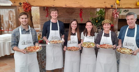 Sorrento: Pizza Making Class with Wine and Dessert
