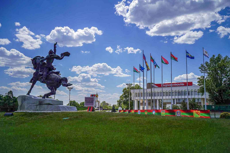 Chisinau: Private Guided Tour to Transnistria&amp;Wooden Church