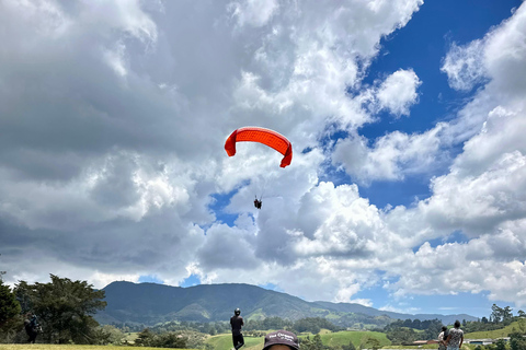 Medellín: Skip-the-Line Paragliding W 20-Yr Experience Pilot