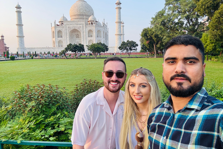 Desde Delhi: Amanecer en el Taj Mahal con conservación de elefantesDesde Agra Excursión de un día a SOS Conservación de Elefantes y Rescate de Osos