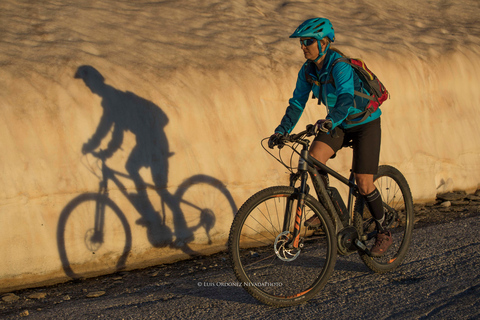 Vanuit Granada: Privétour op een e-bike naar de top van de Sierra NevadaVanuit Granada: Privétour met elektrische fiets naar de top van de Sierra Nevada