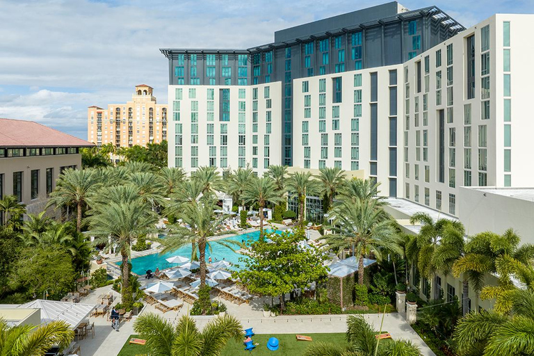 West Palm Beach: Hilton Pool Day Pass