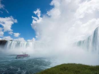 Toronto: Niagara Falls Tagestour mit Boot & Hinter den Fällen