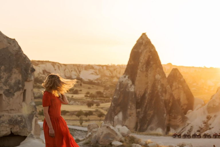 Cappadoce : séance photo avec location de robes et option chevauxCappadoce : séance photo avec location de robe et option cheval