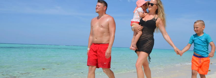 Bayahibe : croisière en catamaran vers l'île Saona avec déjeuner et boissons