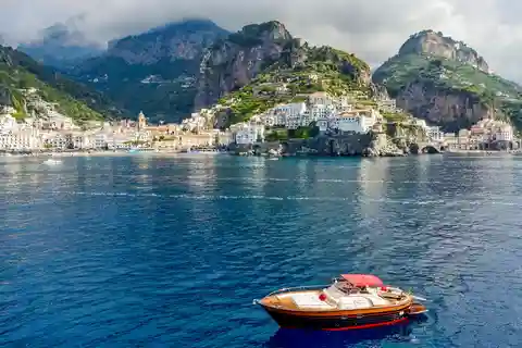 Von Amalfi: private 12m Bootsfahrt nach Capri