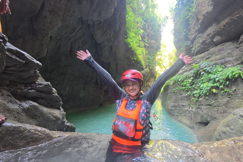 Cebu: Oslob Whaleshark Watching Canyoneering privé ophalen