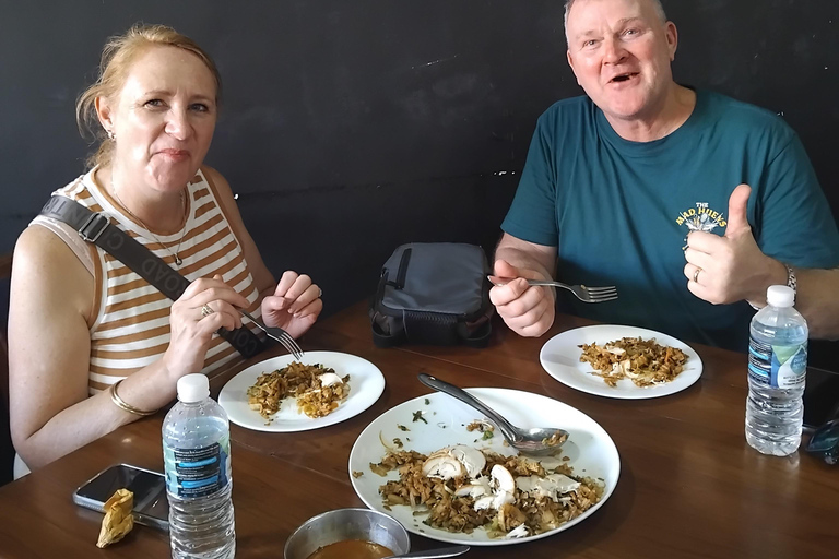 Colombo Foods Tour by Tuk Tuk ( Food chargers included )