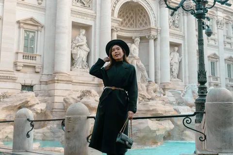 Roma: La Hora Dorada en la Fontana de Trevi Fotografía Premium