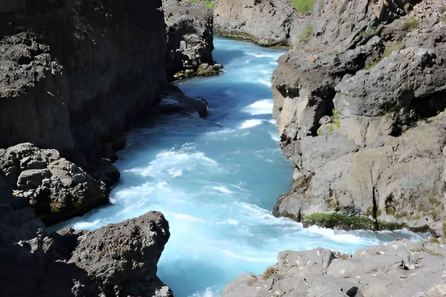 Silver Circle Tour & Roundtrip Airport Transfer