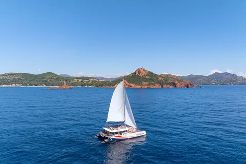 Saint-Raphaël : Croisière de l'après-midi sur l'île d'Or avec boissons