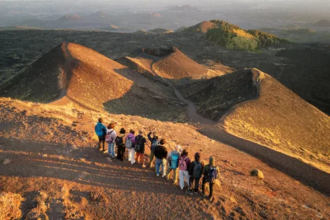 Catania: Tour dell'Etna al tramonto con trasferimento