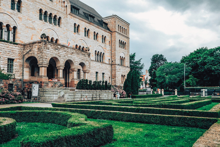 Poznań: Imperial Castle & District Private Walking Tour