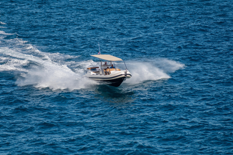 Visite privée du lagon bleu et des 3 îles en bateau à moteur