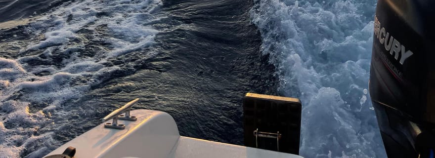 Privé : coucher de soleil romantique aux îles Ksamil en voilier