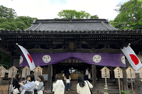 Kanazawa: Samurai, Castle & Geisha Private Bus Tour