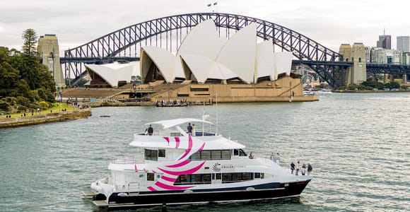 Sydney: Sydney Harbor Lunch Cruise with Welcome Drink
