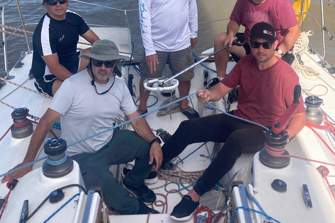 Buenos Aires: Sailboat ride, special city view, and food on board Buenos Aires: Sailboat tour, special view of the city, and lunch on board