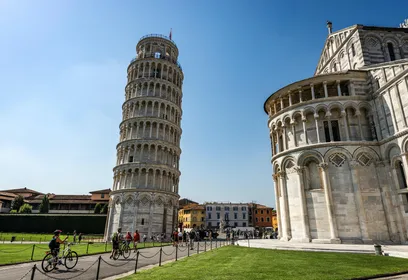 Von Lucca nach Pisa E-BIKE Tour + Abholung und Rücktransfer mit dem Van