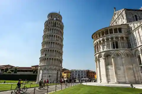 De Lucca a Pisa E-BIKE Tour + traslado de ida e volta em van