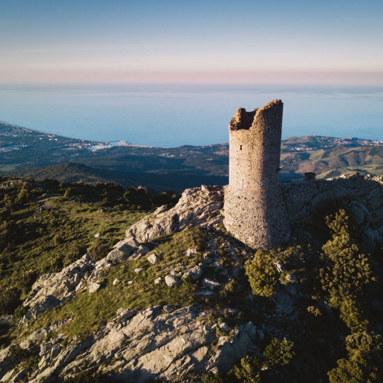 Argelès-sur-Mer: geführte morgendliche Wanderung zum Turm von La Massane