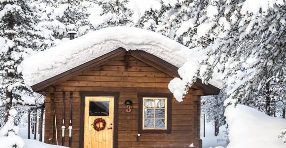 Kiruna: Aurora Husky Overnight Adventure