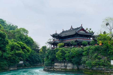 Chengdu Group Tour: Dujiangyan Water System & Mt Qingcheng