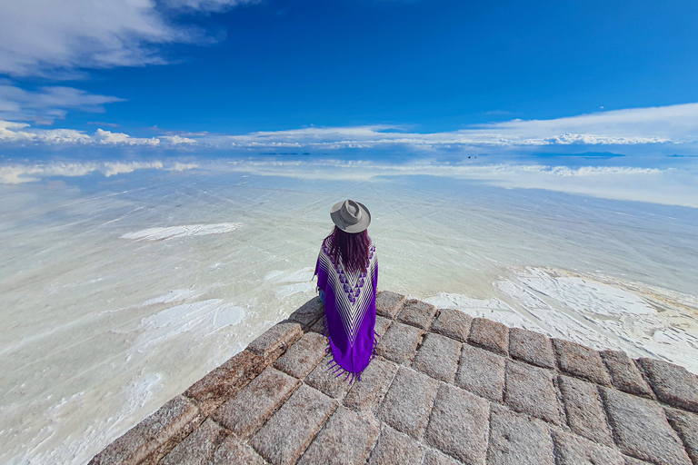 Uyuni: 3-Day Salt Flats, Lagoons, and Geysers Tour ENGLISH-SPEAKING GUIDE