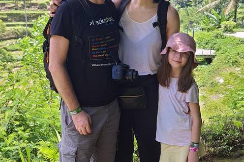 乌布猴林、梯田、秋千、寺庙和瀑布乌布猴林、水稻梯田、秋千、寺庙和瀑布