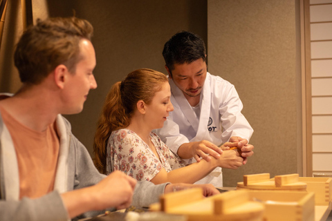 Tokio: Experiencia de elaboración de sushi con comida y recuerdo