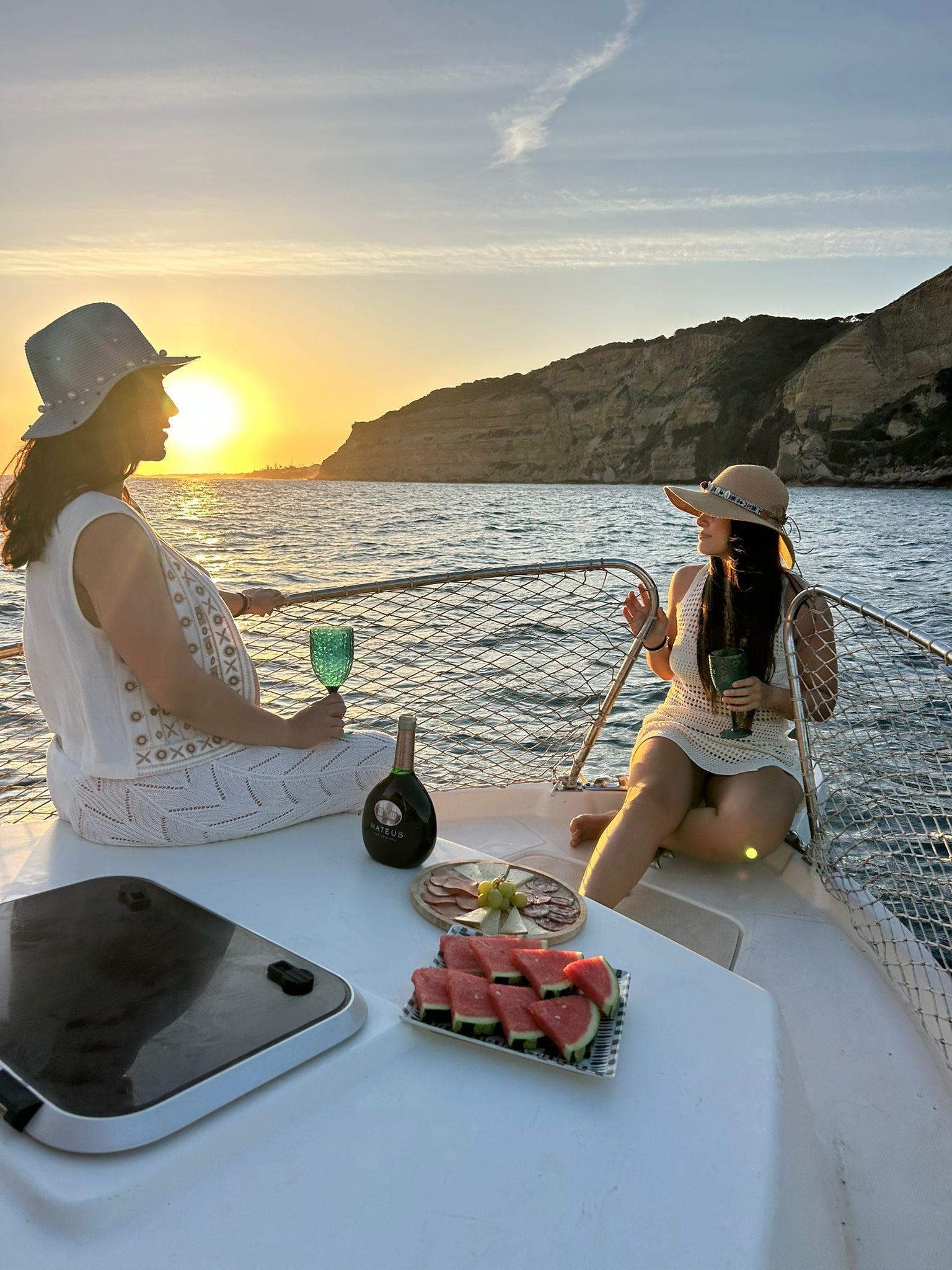 Cádiz: Private Bootstour mit Aperitif und Aktivitäten – Trafalgar und Zahara