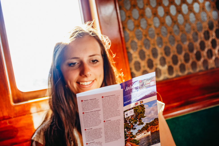 Stockholm : Croisière touristique dans l&#039;archipel de la ville avec guideCroisière de 1,5 heure dans l&#039;archipel