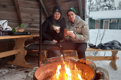 Aventura de pesca no gelo em Levi com sopa de salmão