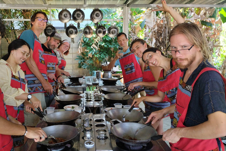 Chiang Mai : Cours de cuisine, visite du marché et du jardin d'herbes thaïlandaises