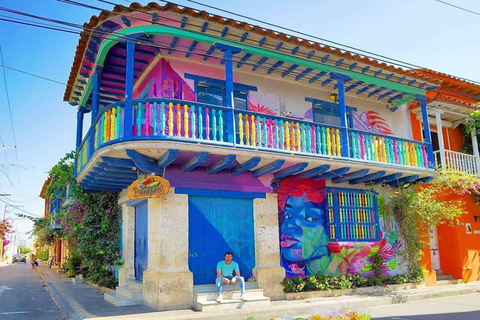 Cartagena: Explore with a city tour aboard a typical "chiva". CITY TOUR PM